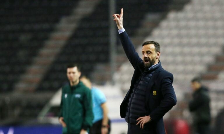 Μάντζιος: «Η ομάδα μου σπάει το ένα ρεκόρ μετά το άλλο, είμαι περήφανος» (pic)