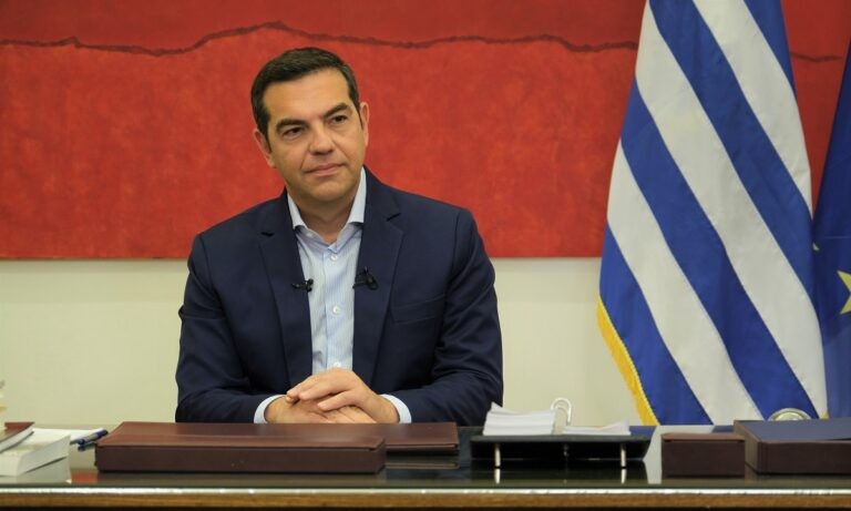 Τσίπρας: «Ο κ. Μητσοτάκης να ξεχάσει το φανατισμό του απέναντι στον ΣΥΡΙΖΑ και να ασχοληθεί με τις ζωές και την υγεία των πολιτών»