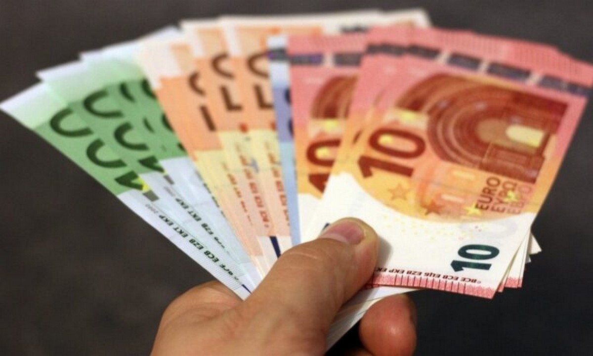 Επίδομα 400 ευρώ: Περισσότεροι οι δικαιούχοι – Ποιοι και πως θα το λάβουν!