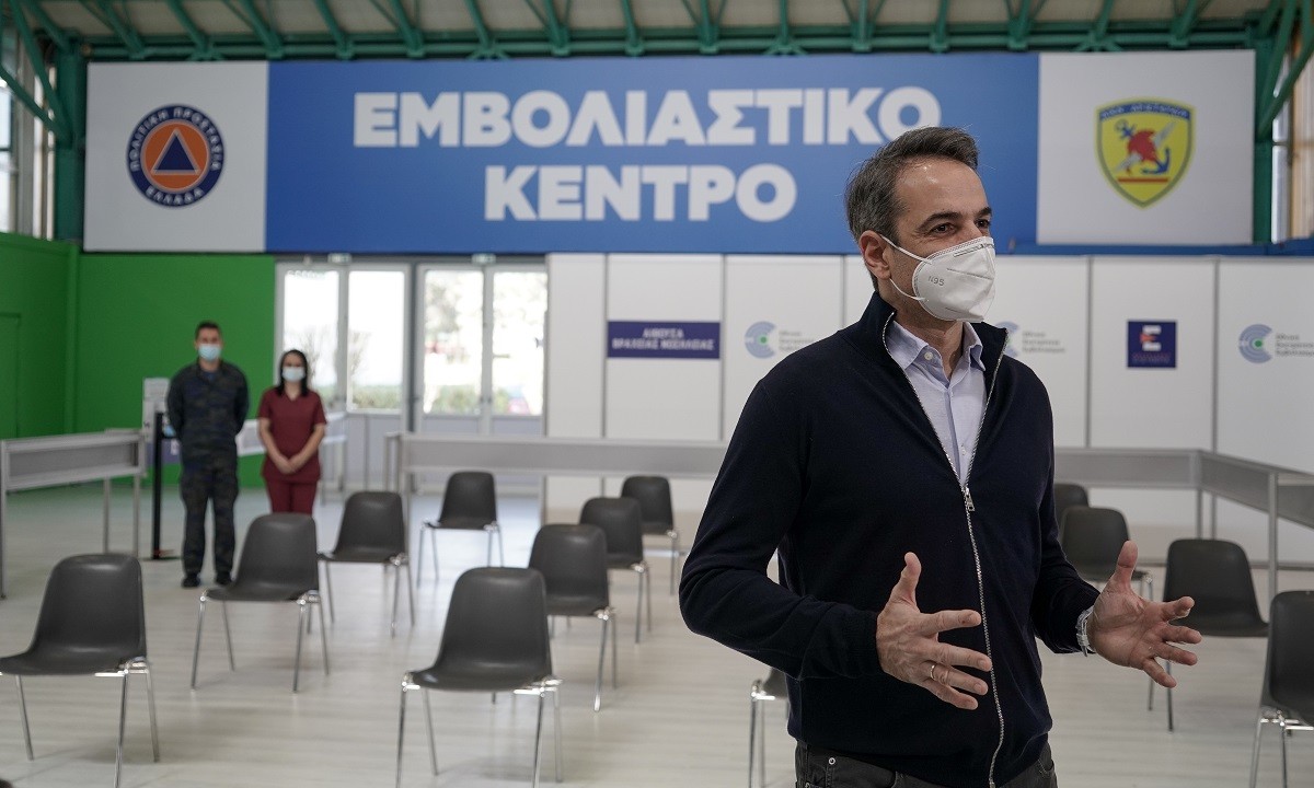 Στο νέο MEGA Εμβολιαστικό Κέντρο στο Περιστέρι βρέθηκε το πρωί του Σαββάτου (27/) ο πρωθυπουργός της Ελλάδας, Κυριάκος Μητσοτάκης.
