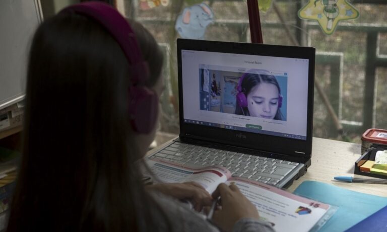 Voucher 200 ευρώ: Παίρνουν tablet και laptop οι μαθητές