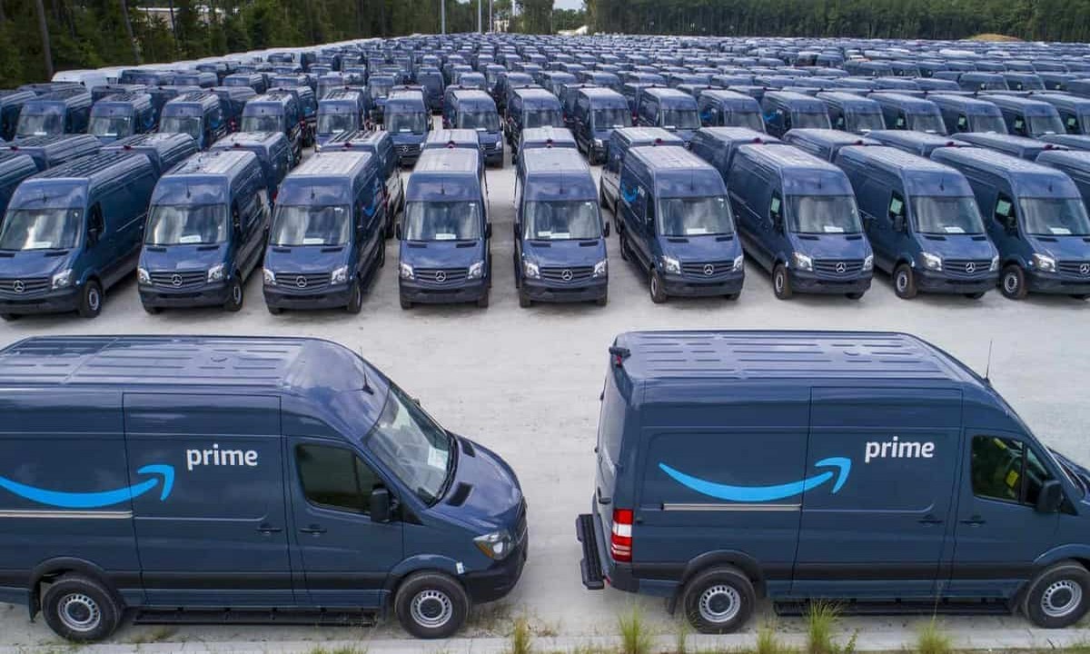 Amazon: Υπάλληλοι καταγγέλλουν ότι αναγκάζονται να ουρούν σε μπουκάλια – Τι απαντά η εταιρεία