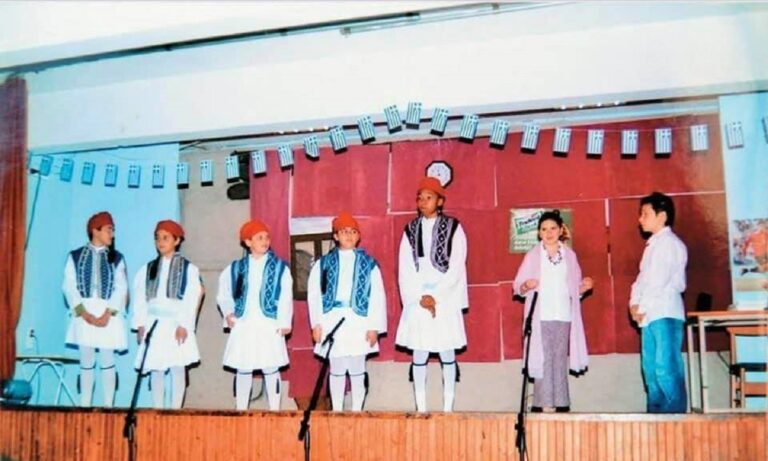 Αντετοκούνμπο: Οι ευχές της Βερόνικα για την 25η Μαρτίου με τον τσολιά Γιάννη! (pics)