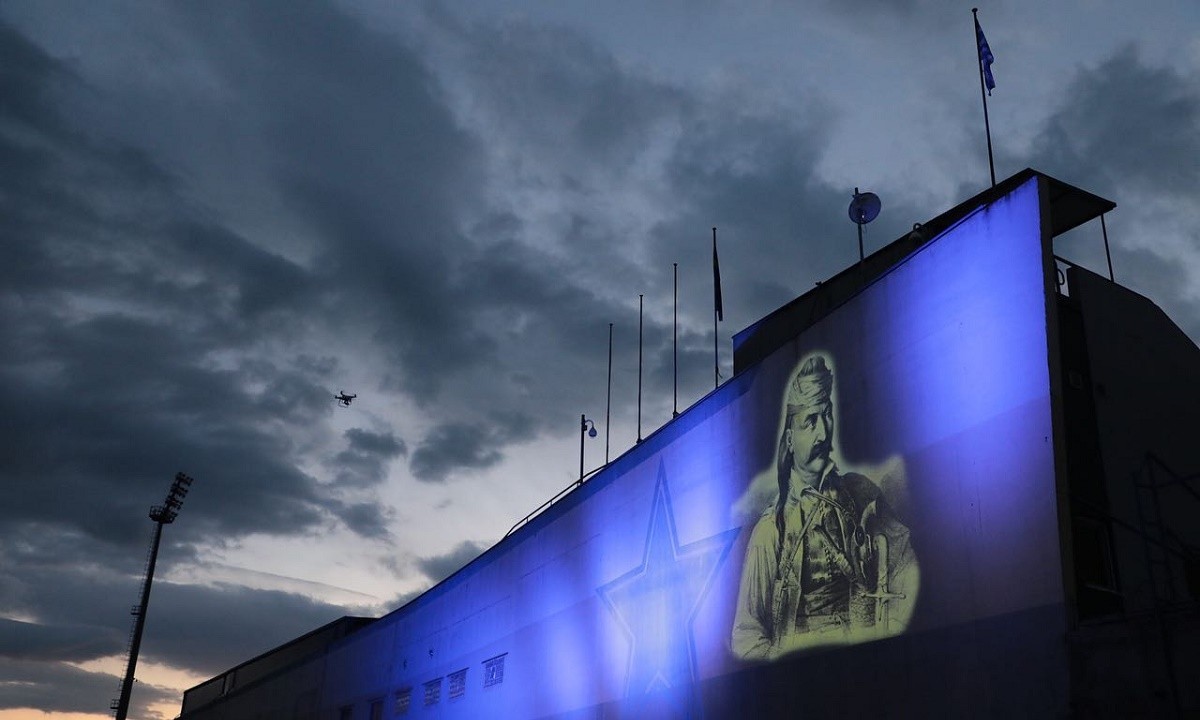 Αστέρας Τρίπολης: Φωταγωγήθηκε το γήπεδο με τη μορφή του Κολοκοτρώνη