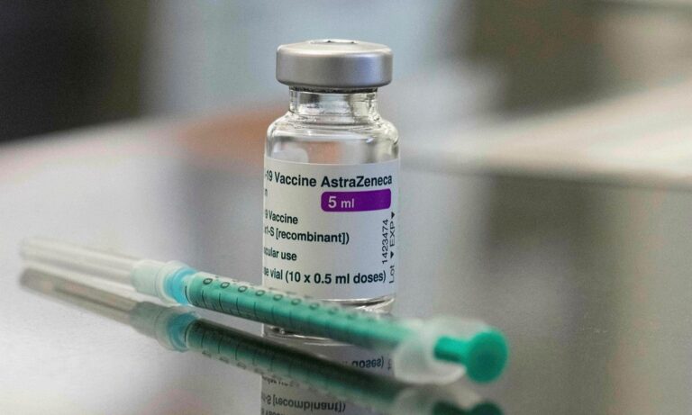 AstraZeneca: Πούλησε φθηνότερα το εμβόλιο – Το αστρονομικό ποσό που δεν έβαλε στα ταμεία της
