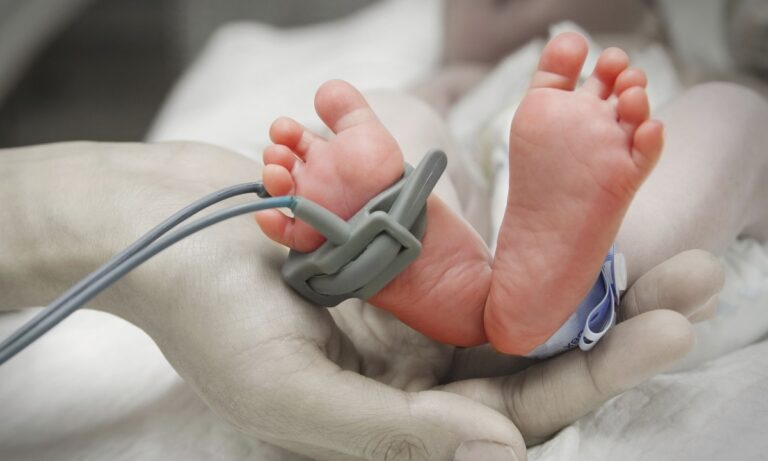 Κορονοϊός: Σοκ- Κατέληξε βρέφος 37 ημερών