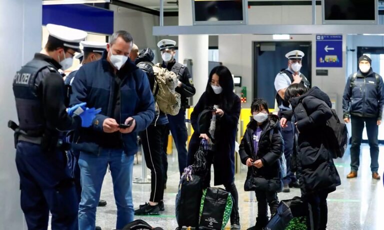 Βρετανία: Πρόστιμα 5.000 λιρών για όσους κάνουν άσκοπα ταξίδια και στην Ελλάδα