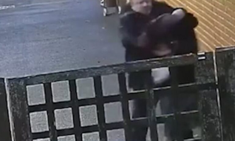 Επίθεση σοκ σε έγκυο στην Αγγλία – Της βάραγε μπουνιές την κοιλιά