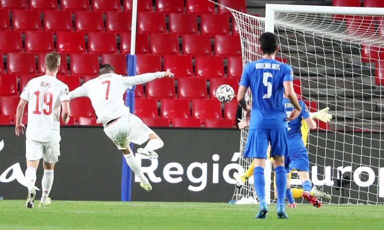 Ισπανία – Ελλάδα: Μπροστά στο σκορ οι γηπεδούχοι – Δείτε το γκολ