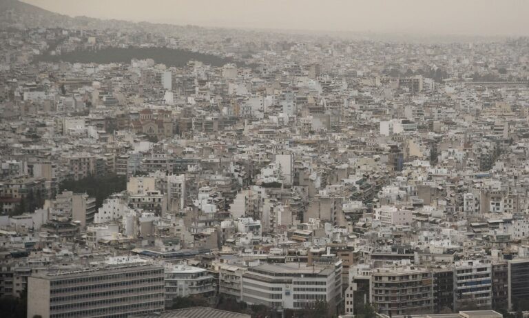 Καιρός: Συννεφιασμένη Κυριακή – Έρχεται σκόνη από την Αφρική