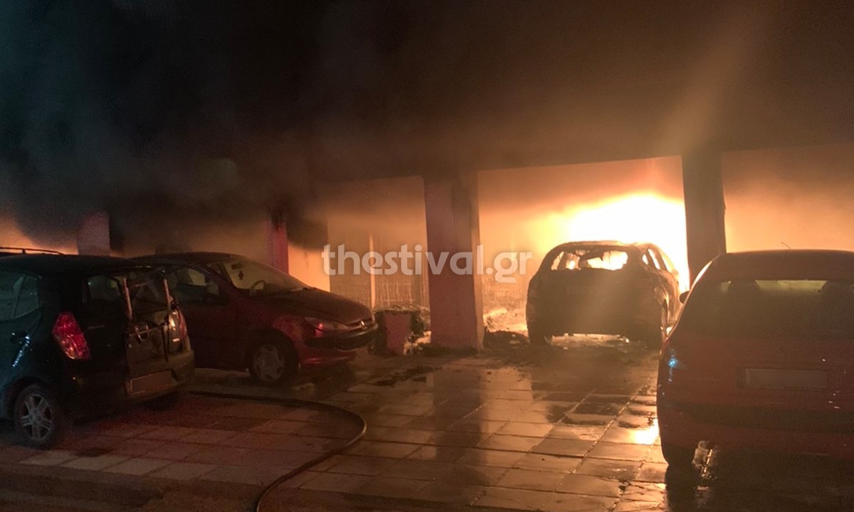 Καλαμαριά: Φωτιά σε πυλωτή – Η οπαδική βία έθεσε σε κίνδυνο ανθρώπινες ζωές