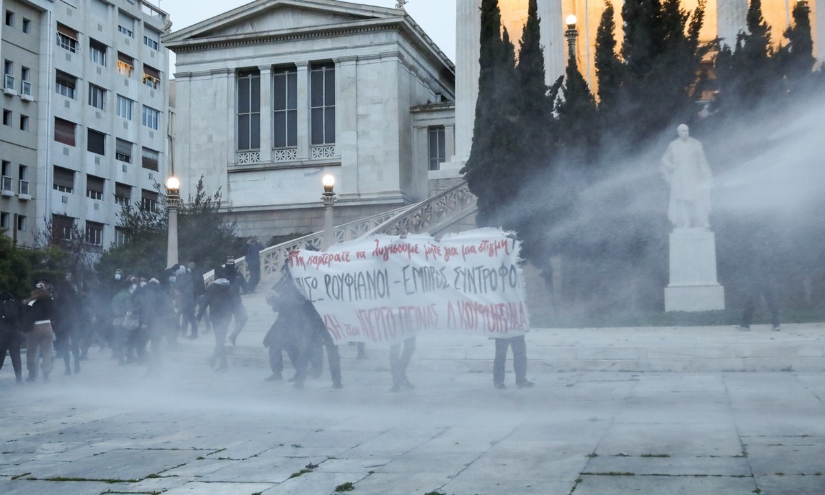 Κουφοντίνας – Επεισόδια: Χαμός στο κέντρο της Αθήνας (vid)