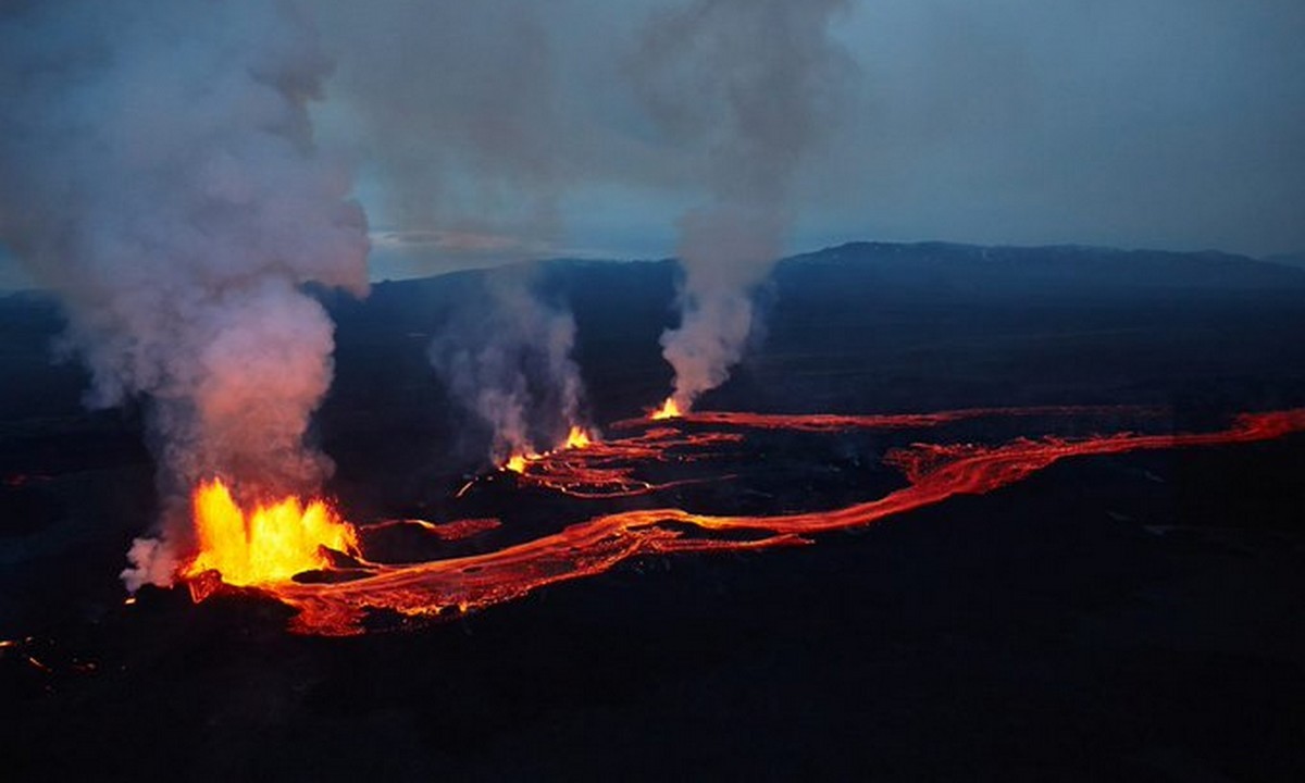 Ισλανδία:  Απίστευτα video από ηφαίστειο που εξερράγη!