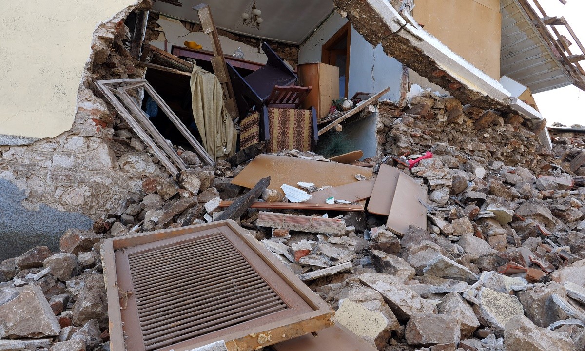 Σεισμός-Ελασσόνα: Σχεδόν 900 σπίτια κρίθηκαν μη κατοικήσιμα