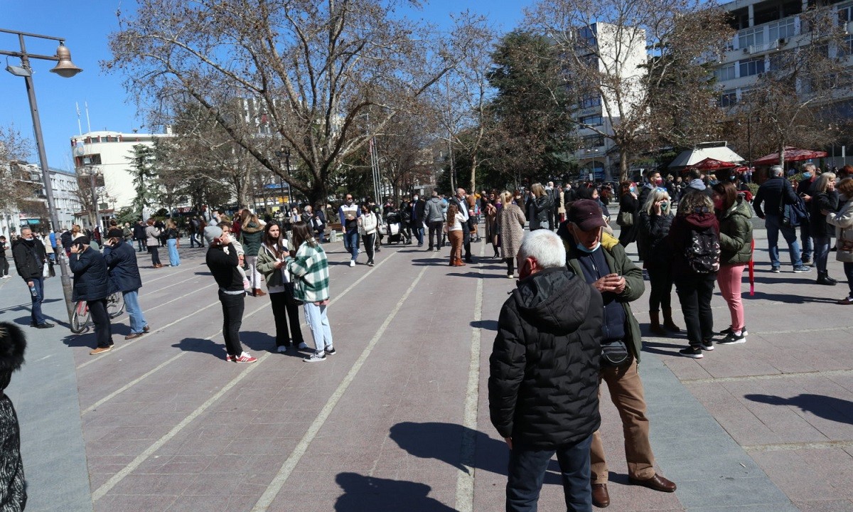 Σεισμός Ελασσόνα: Τρεις ελαφρά τραυματίες (vids)