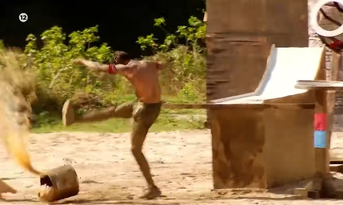 Survivor Trailer 17/3: Απίστευτο ξέσπασμα του Ηλία στον πάγκο – Κλωτσούσε κουβάδες και μπουκάλια (vid)