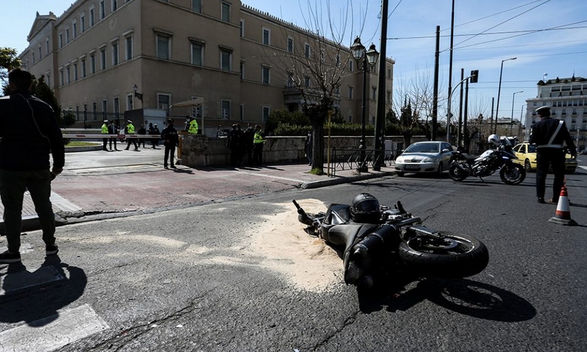 Τροχαίο στη Βουλή: «Εγκεφαλικά νεκρός ο Ιάσονας» – Δωρίζει τα όργανά του η οικογένειά του