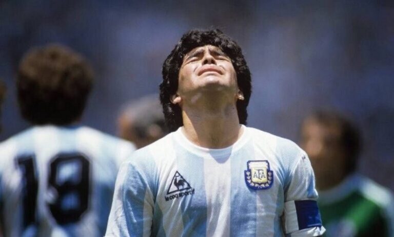 Αργεντινή: Τίμησε τον Μαραντόνα φορώντας τη φανέλα με τον αριθμό 10! (vid)