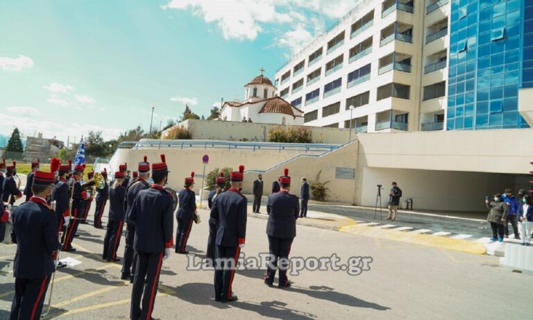 Λαμία – Συγκινητικές στιγμές στο νοσοκομείο: Νοσηλευτικό προσωπικό και ασθενείς κλαίνε με τον Εθνικό Ύμνο (vid)