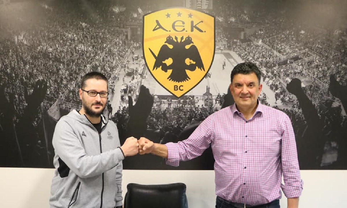 Με μια λιτή δήλωση ο Βαγγέλης Αγγέλου συστήθηκε στον κόσμο της ΑΕΚ λίγο μετά την ανακοίνωσή του από την ΚΑΕ ως ο νέος προπονητής της ομάδας.