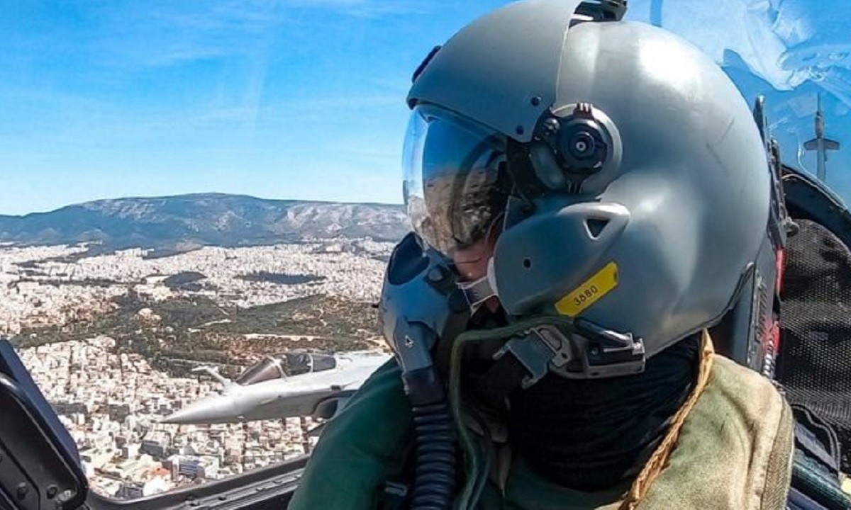 Ηνίοχος ’21: Μαχητικά «σκίζουν» τον ουρανό της Αθήνας – Εντυπωσιακές εικόνες (vids+pics)