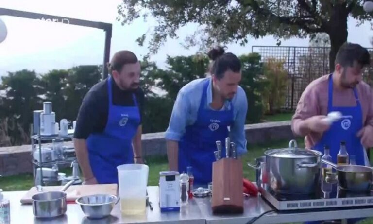 MasterChef 1/4: Απίστευτα πράγματα – Έπεσε μύγα στο ζωμό αλλά σκέφτηκε να τον σερβίρει (vid)