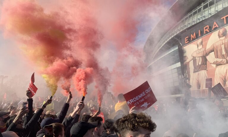 Άρσεναλ – Χαμός: Ξεσηκωμός οπαδών κατά της διοίκησης για τη European Super League (pics+vids)