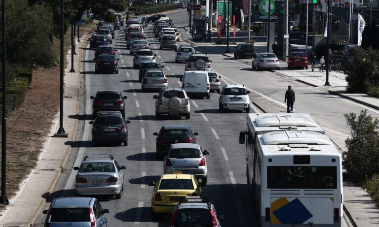 Lockdown: Τα δύο σενάρια για το Πάσχα – Τι θα γίνει στην εστίαση