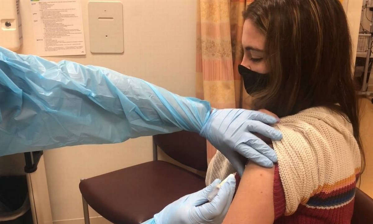 Εμβολιάζονται και τα 12χρονα στην Αγγλία από Σεπτέμβριο