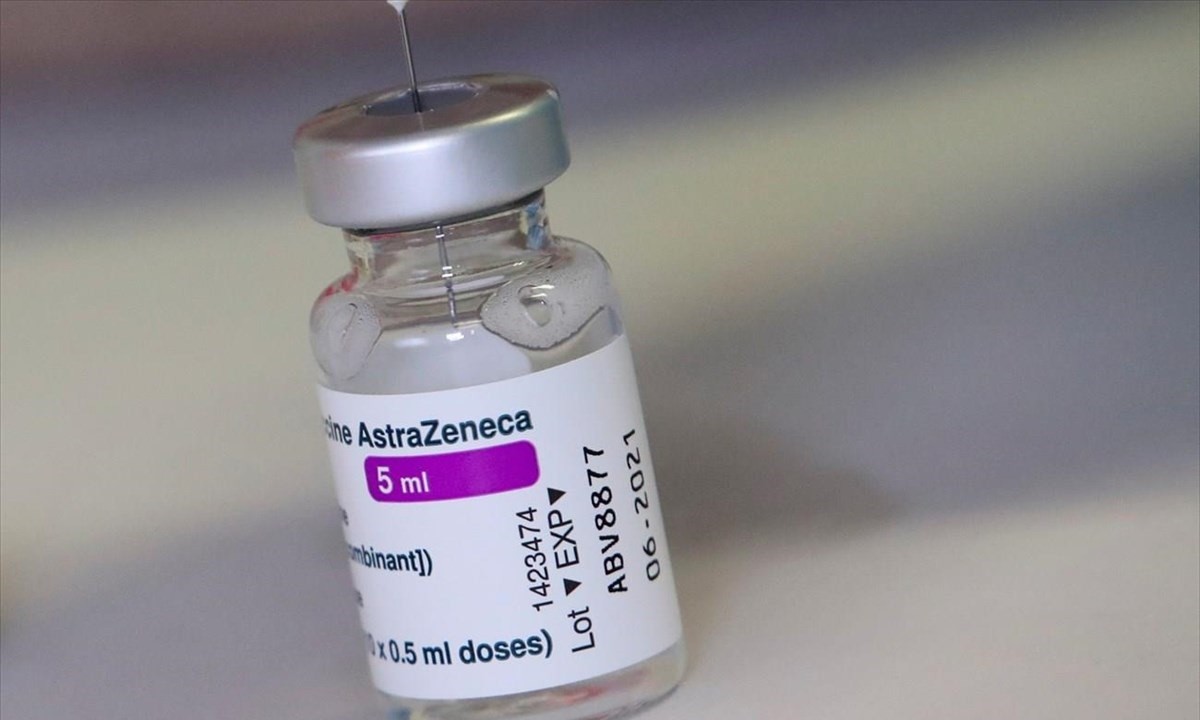 Eμβόλιο AstraZeneca: Πώς θα επισπεύσεις τη 2η δόση από τους 3 στους 2 μήνες (vids)