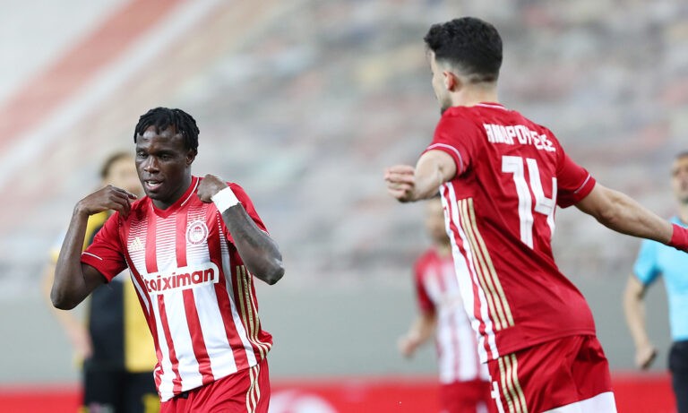 Ολυμπιακός – ΑΕΚ: Λάθος Νεντελτσεάρου, δεύτερο γκολ ο Μπρούμα (vid)