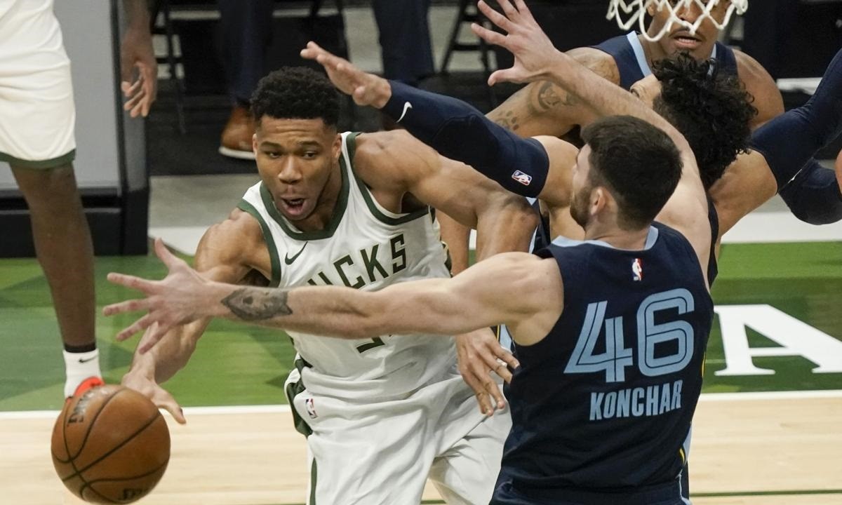 Μπακς: Κακή εμφάνιση και ήττα από τους Γκρίζλις – Παραλίγο… τριπλός ο Αντετοκούνμπο (vid)