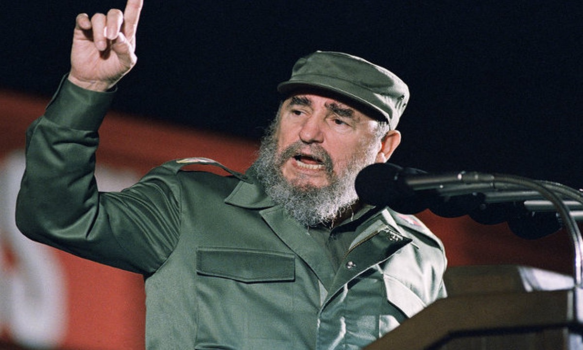 Σαν σήμερα: 10 χρόνια από την ημέρα που ο Φιντέλ Κάστρο παρέδωσε στον αδερφό του την ηγεσία της Κούβας