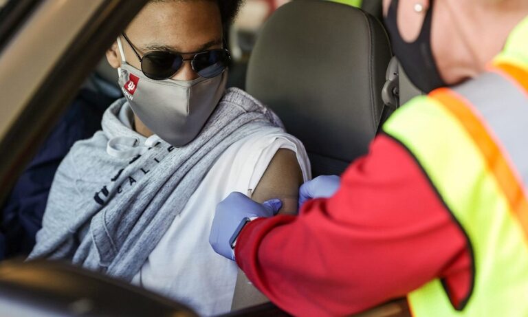 ΗΠΑ: Βγάζουν τις μάσκες οι πλήρως εμβολιασμένοι