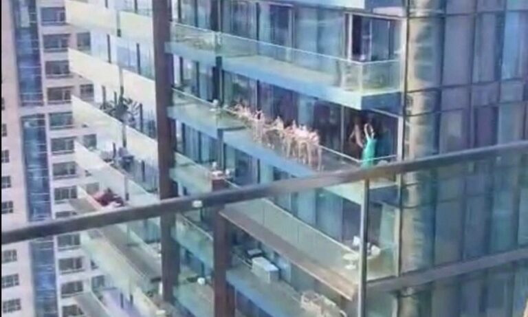 Ντουμπάι: Πόζαραν γυμνές στο μπαλκόνι και τις «τσάκωσε» η αστυνομία