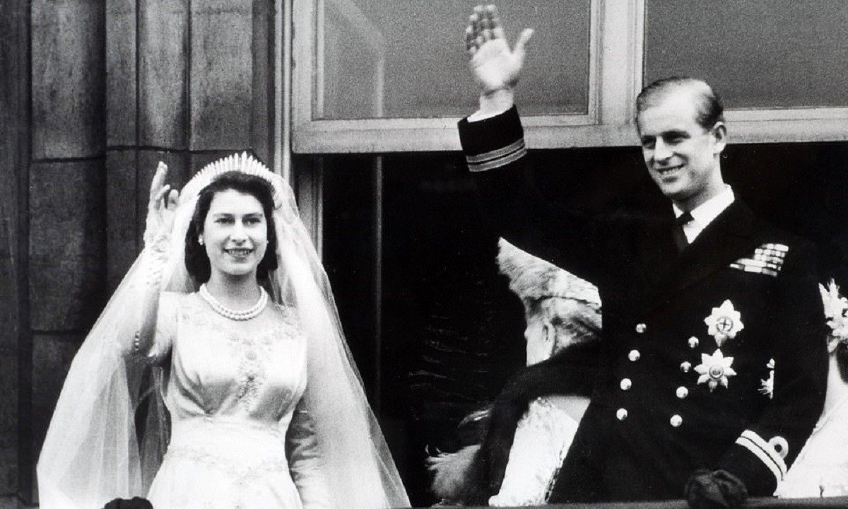 Βασίλισσα Ελισάβετ: Όταν ερωτεύτηκαν με τον Πρίγκιπα Φίλλιπο