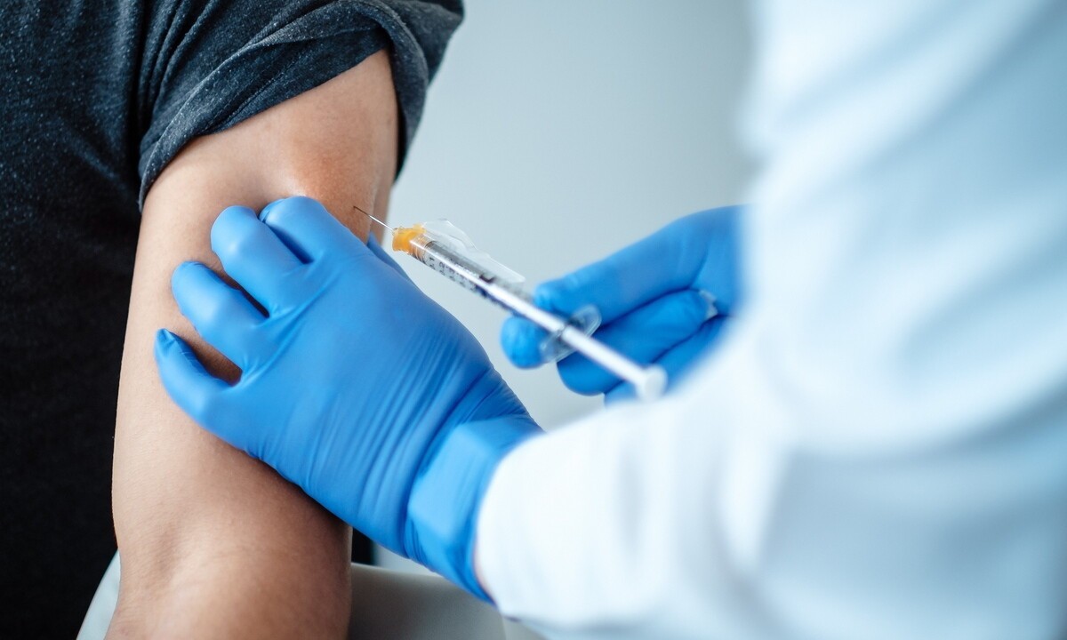 Εμβολιασμός: Ανοίγει η πλατφόρμα για 800.000 πολίτες – Ποιους αφορά, ποιες κατηγορίες ακολουθούν