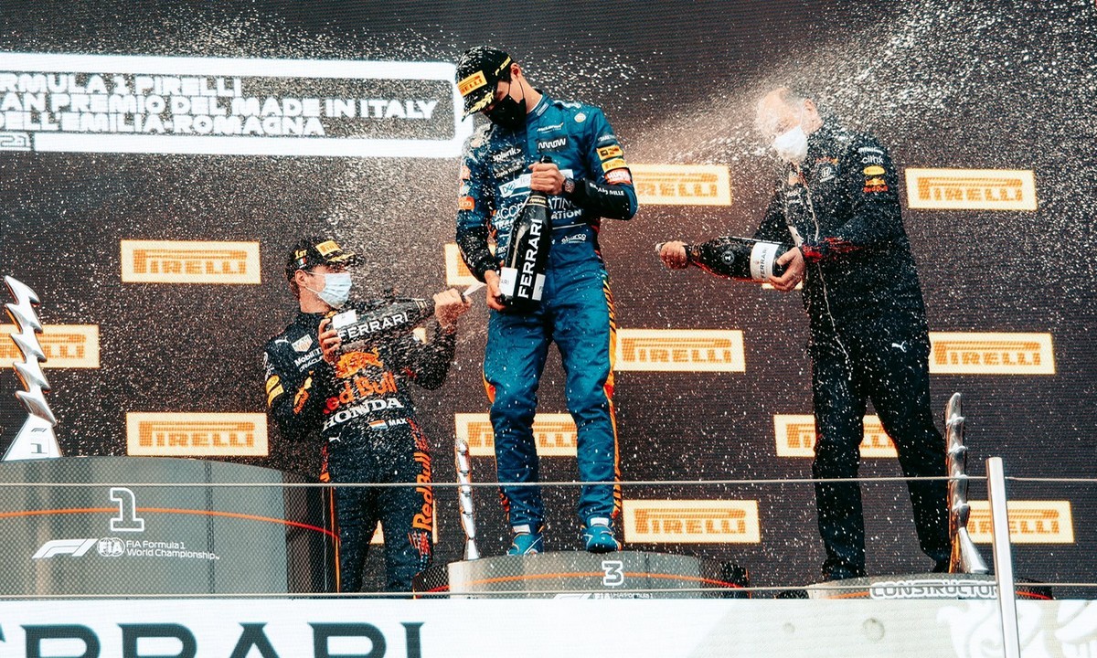 GP Ιταλίας: Ο Μαξ Φερστάπεν ήταν ο μεγάλος νικητής στο επεισοδιακό Γκραν Πρι Ιταλίας, με δεύτερο τον Λιούις Χάμιλτον.