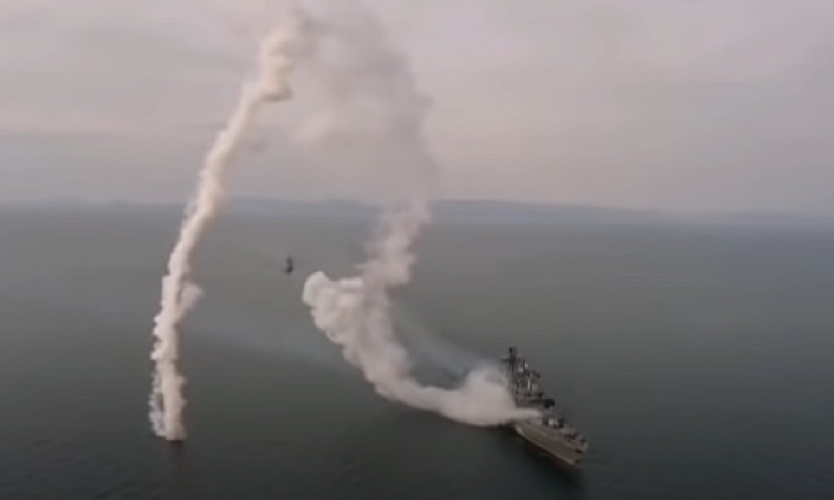 Επικό fail των Ρώσων με εκτόξευση πυραύλου Kalibr από πλοίο - Εμφανώς κάτι δεν πήγε καθόλου καλά με τον ρωσικό πύραυλο