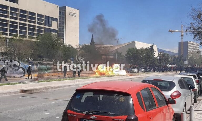 Θεσσαλονίκη: Επεισόδια με αντιεξουσιαστές και ΜΑΤ – Έπεσαν μολότοφ στο κέντρο της πόλης