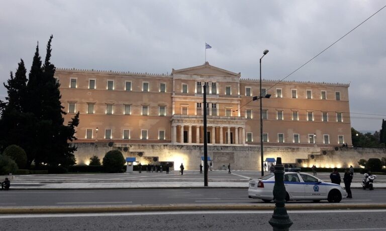 Αλλάζουν τα πράγματα σε ό,τι αφορά την πρόσβαση στη Βουλή για βουλευτικά οχήματα και εκείνα των στελεχών της κυβέρνησης όπως κάνει σαφές σε σχετικό ενημερωτικό σημείωμα η Υπηρεσία Ασφαλείας της Βουλής των Ελλήνων.