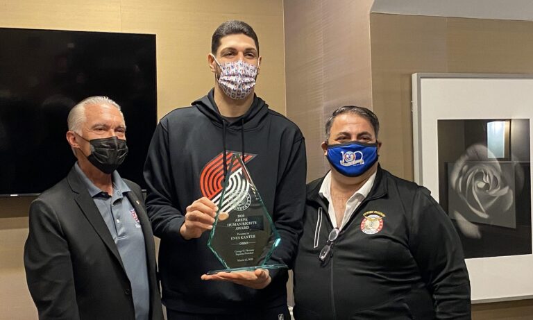 Καντέρ: Βραβεύτηκε και δήλωσε «πράσινος» (Vid)