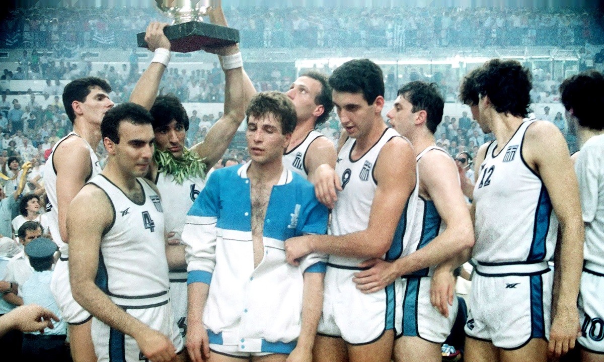 Το θριαμβευτικό κι ολόχρυσο Ευρωμπάσκετ του 1987 παραμένει φωτεινός φάρος για τον ελληνικό αθλητισμό και δε θα τον γκρεμίσουν θλιβερά απομεινάρια του παρελθόντος, γεμάτα συμπλέγματα.
