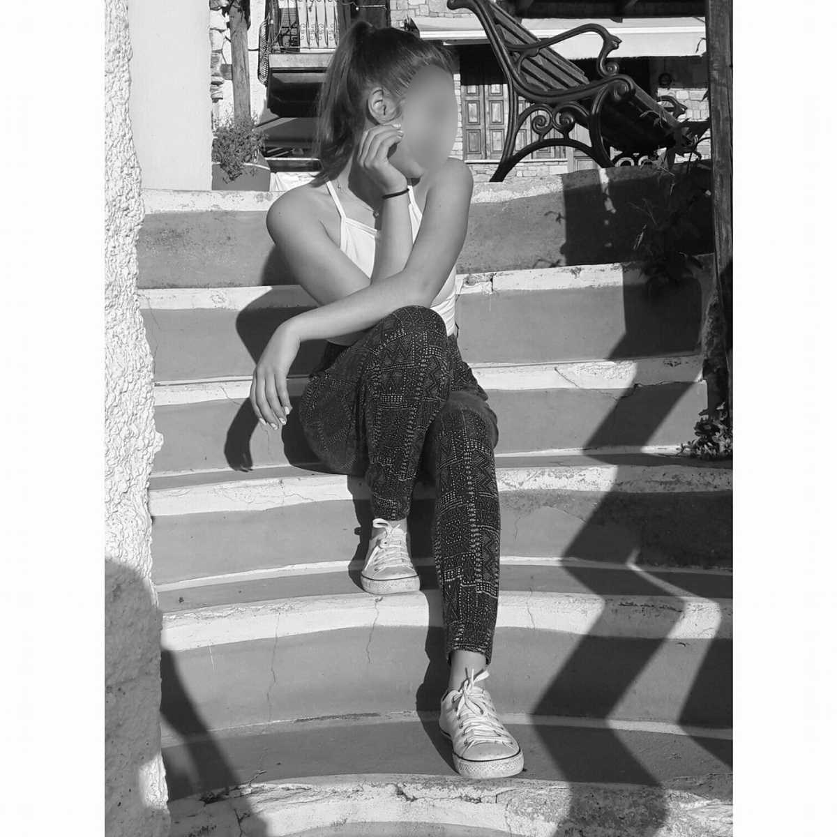 Σοκαρισμένο είναι το πανελλήνιο από το αποτρόπαιο έγκλημα που σημειώθηκε ξημερώματα Τρίτης (11/5) στα Γλυκά Νερά σε σπίτι οικογένειας.