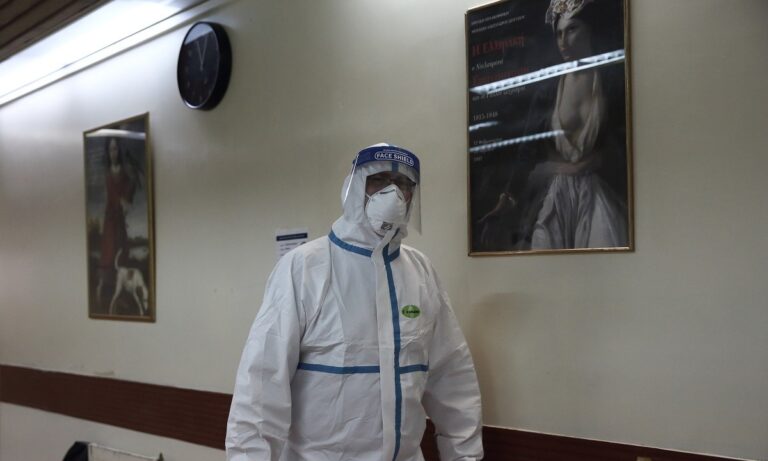 Κορονοϊός: Αυτές είναι οι 2 θεωρίες για το πως ξεκίνησε!