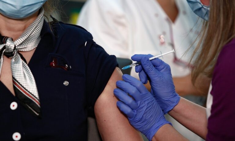Εμβόλιο: Αποζημίωση σε όσους έχουν παρενέργειες αποφάσισε το ΣτΕ (vid)