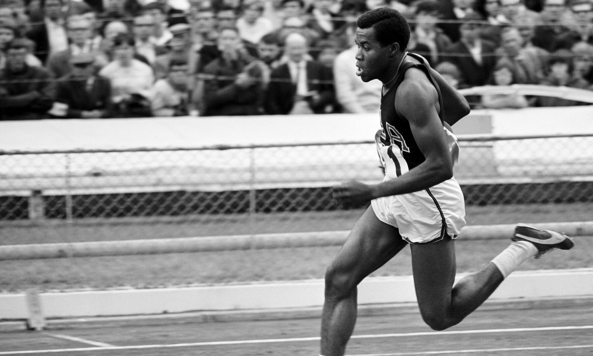 Μια μεγάλη μορφή του αθλητισμού, ο ολυμπιονίκης Λι Έβανς, κορυφαίος ακτιβιστής για τα ανθρώπινα δικαιώματα, «έφυγε» από τη ζωή σε ηλικία 74 ετών