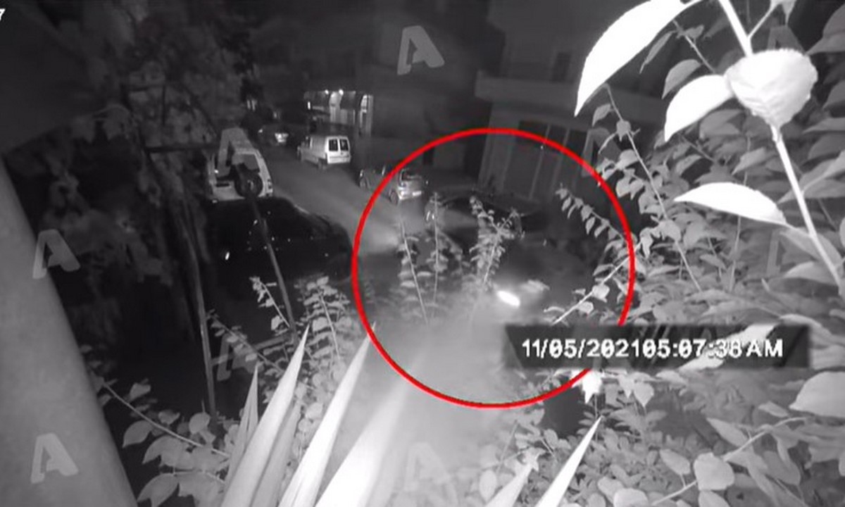 Γλυκά Νερά - Ραγδαίες εξελίξεις: Τηλεθεατής έστειλε στην Αγγελική Νικολούλη βίντεο που πιθανώς δείχνει τους δράστες να αποχωρούν.