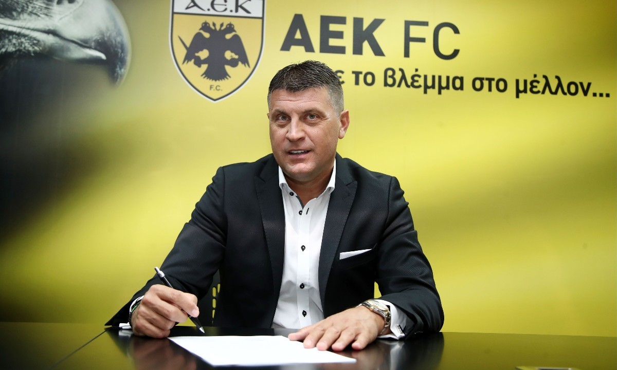 Ο Μιλόγεβιτς υποδέχθηκε και γνώρισε τους παίκτες της ΑΕΚ στα Σπάτα