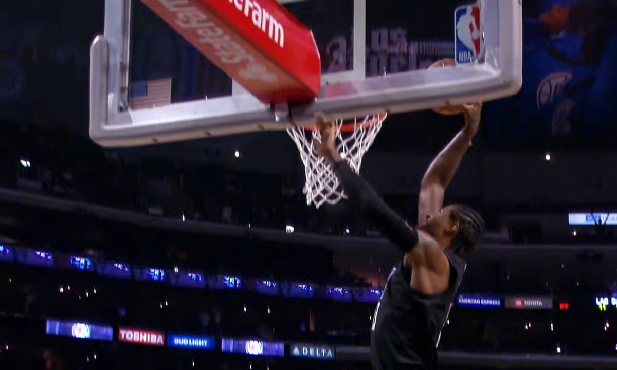 NBA Top 10: Ο φοβερός Πολ Τζορτζ «γκρεμίζει» τον Πορζίνγκις (vid)